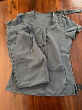 Size Small Women’s Med Couture Scrub Set Grey